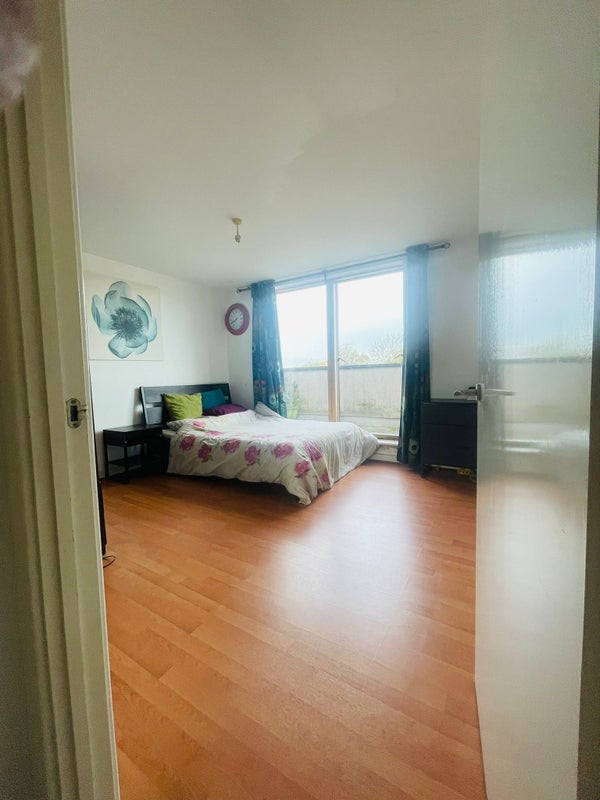 Room Romford Road in Greater London