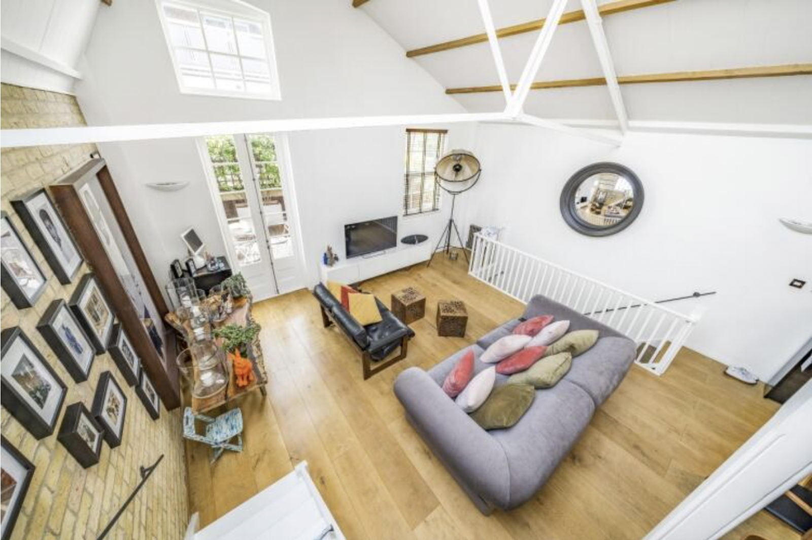 Flat Welmar Mews in Greater London
