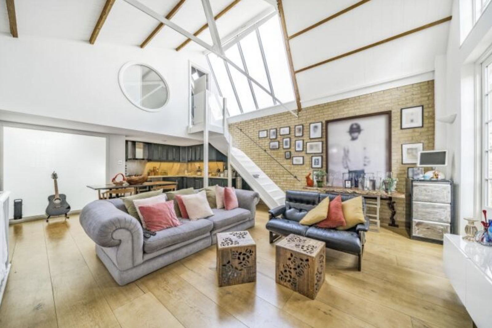 Flat Welmar Mews in Greater London