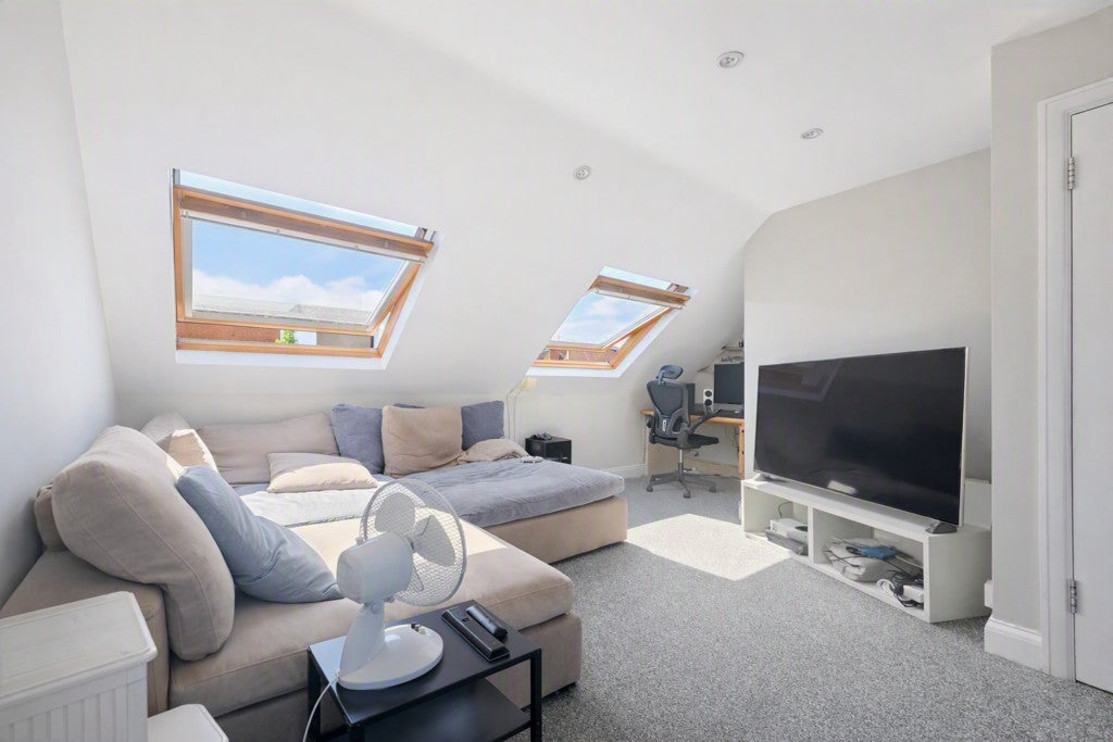 Flat Kingston Road in Greater London