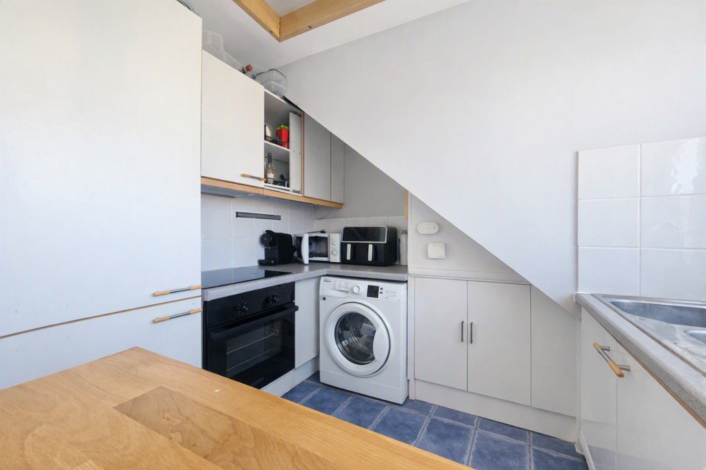 Flat Kingston Road in Greater London