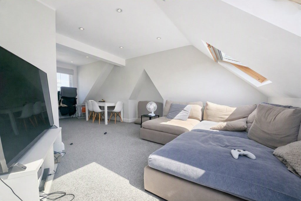 Flat Kingston Road in Greater London