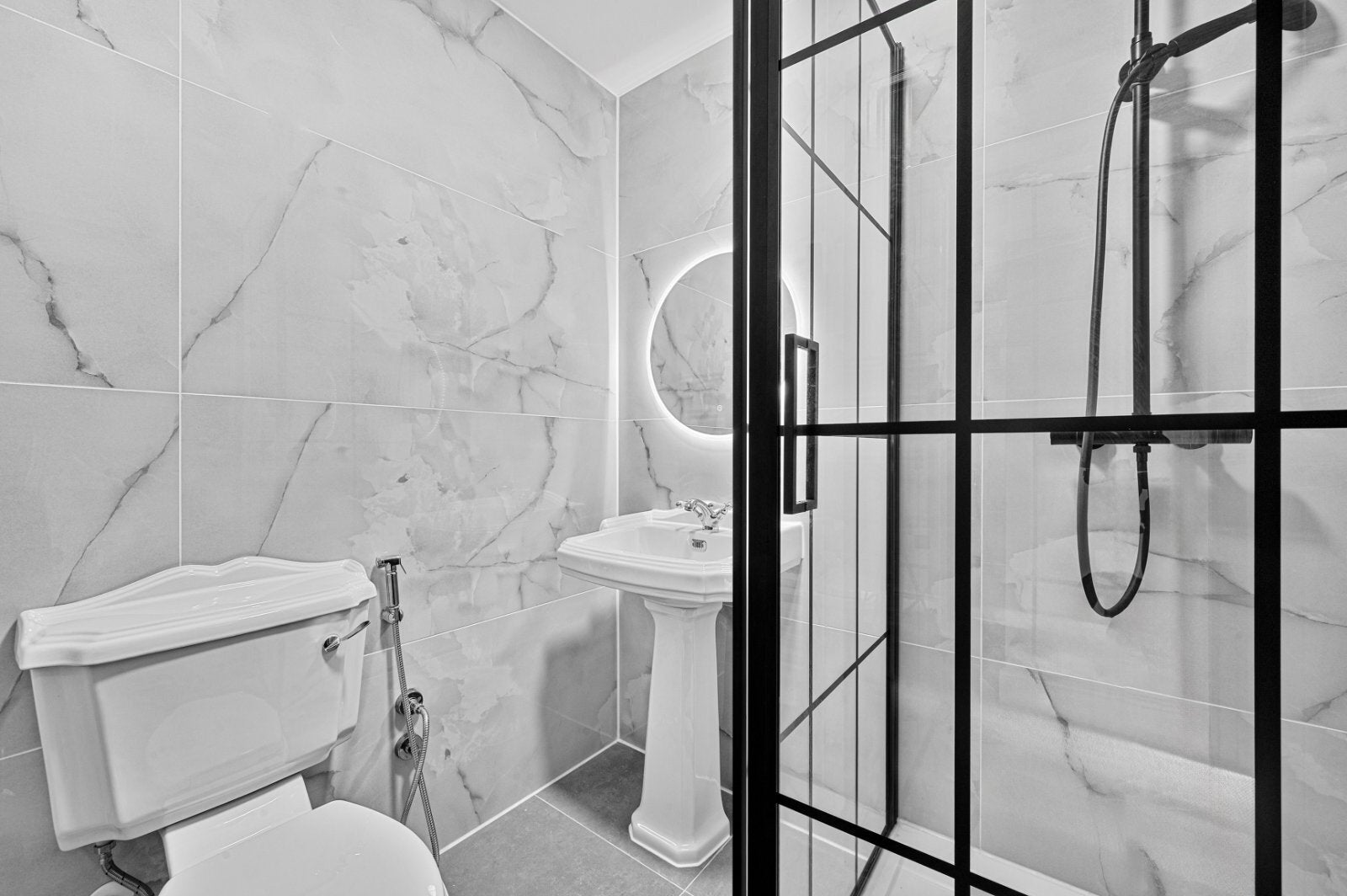 Flat Ashmore Road in Greater London