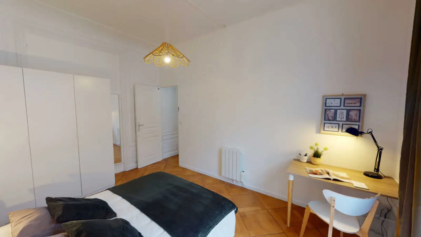Room Rue Boissière in Paris