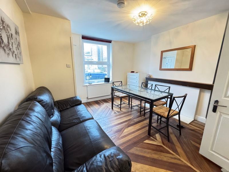 Room Oving Road in Chichester