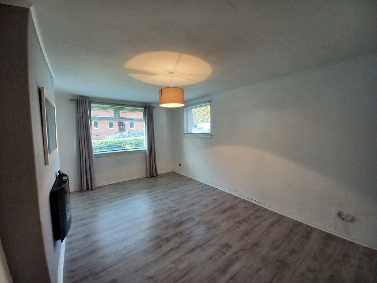 Flat Kildonan Drive in Glasgow