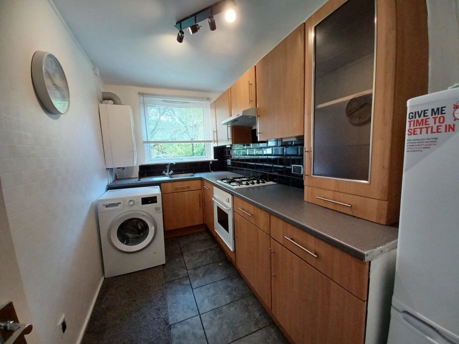 Flat Kildonan Drive in Glasgow