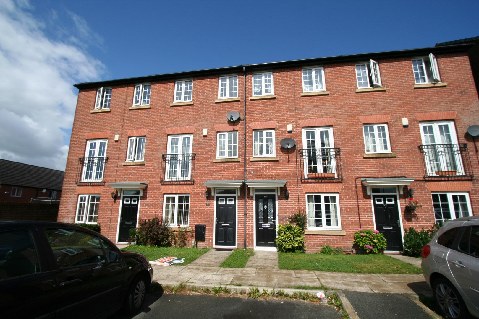 House Newbold Hall Drive in Milnrow