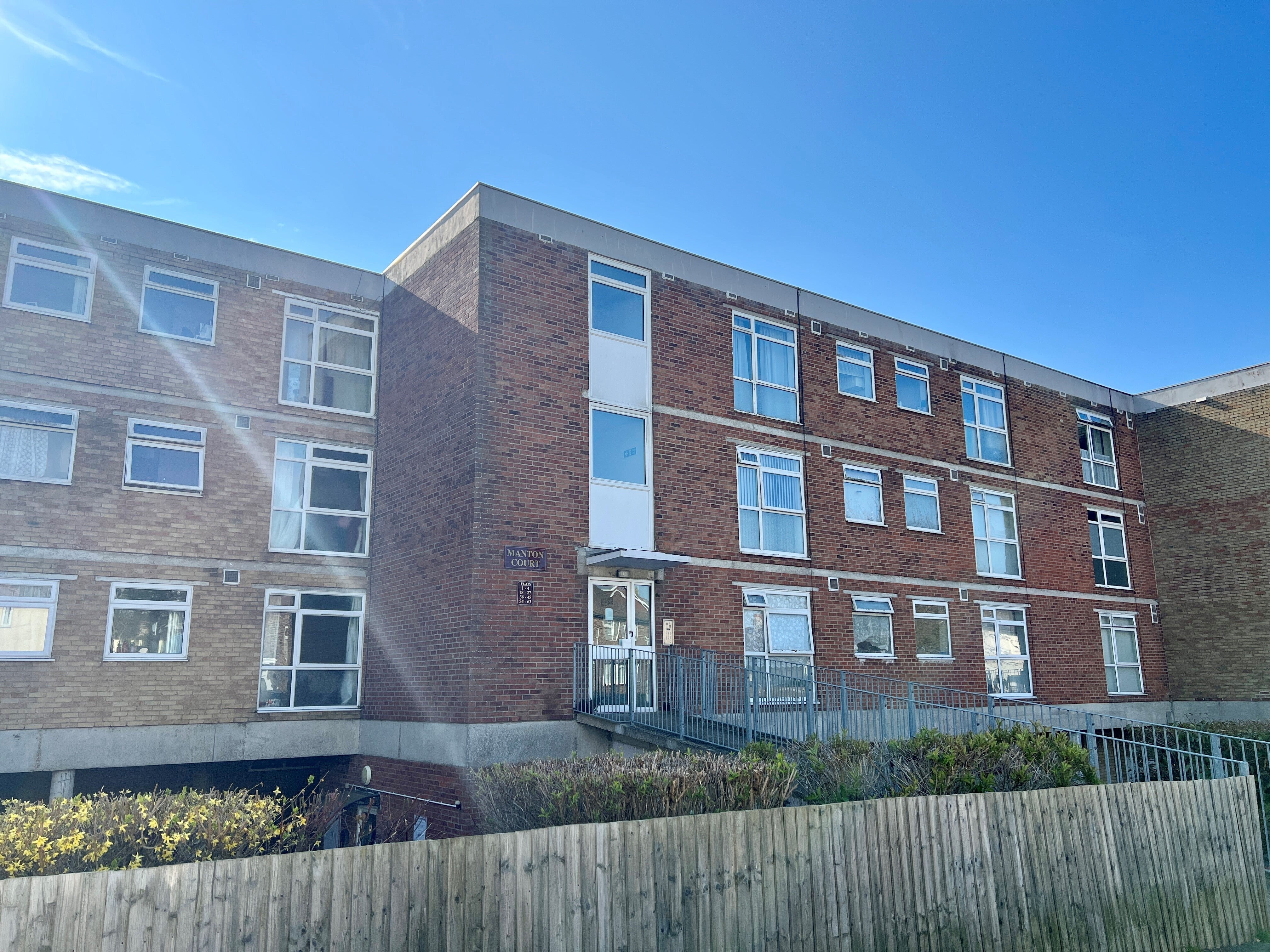 Flat Leeds Avenue in Eastbourne