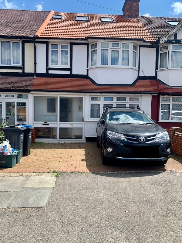 Room Chestnut Grove in Greater London