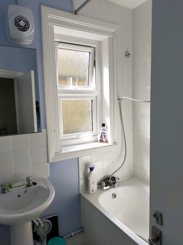 Room Kingscourt Road in Greater London