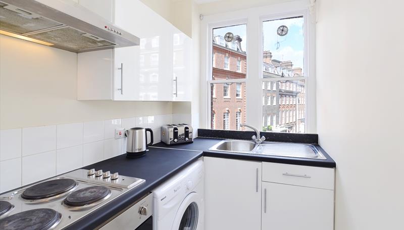 Flat Hill Street in City of Westminster