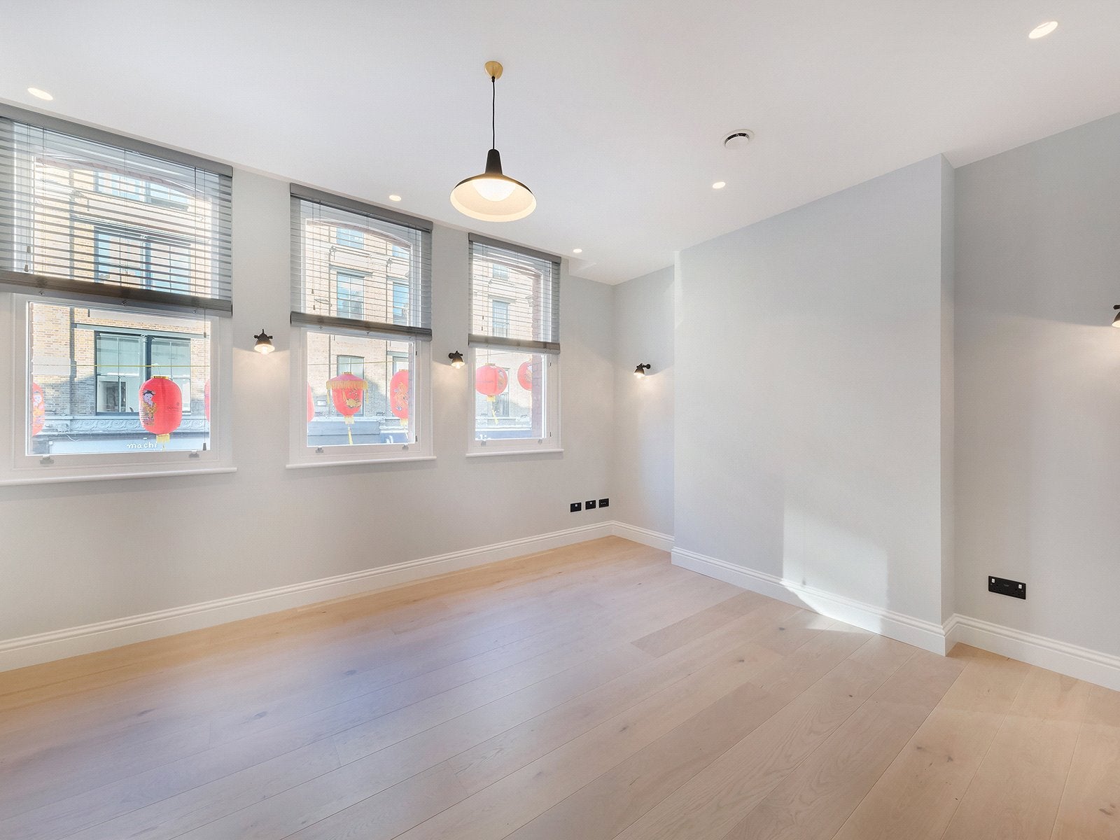 Flat Shaftesbury Avenue in City of Westminster