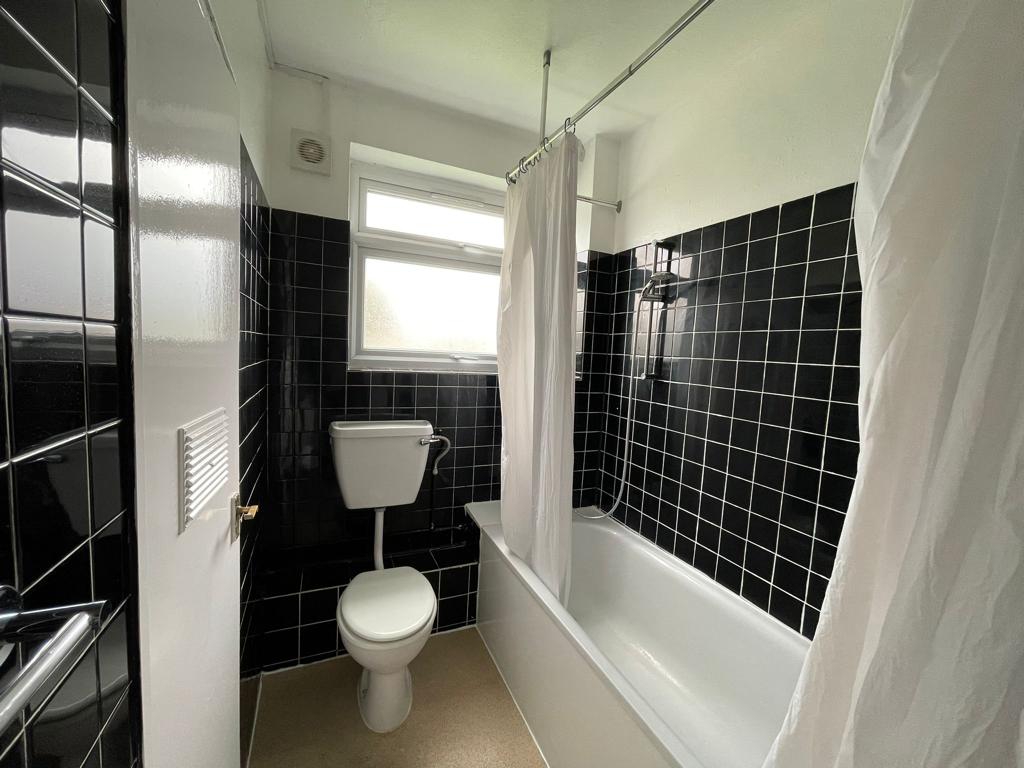 Flat Atherton Heights in Greater London