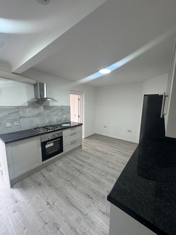 Room Weymouth Road in Greater London
