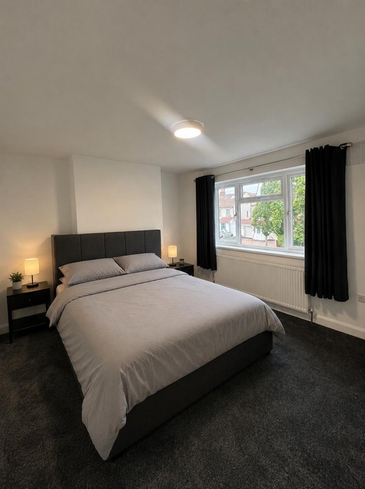 Room Weymouth Road in Greater London