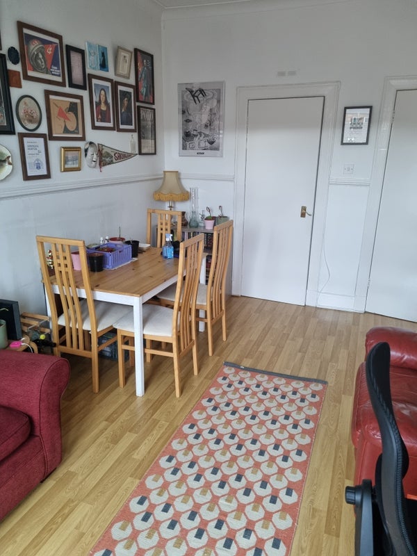Flat Ballindalloch Drive in Glasgow