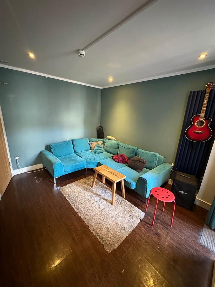 Room Bigham Road in Liverpool