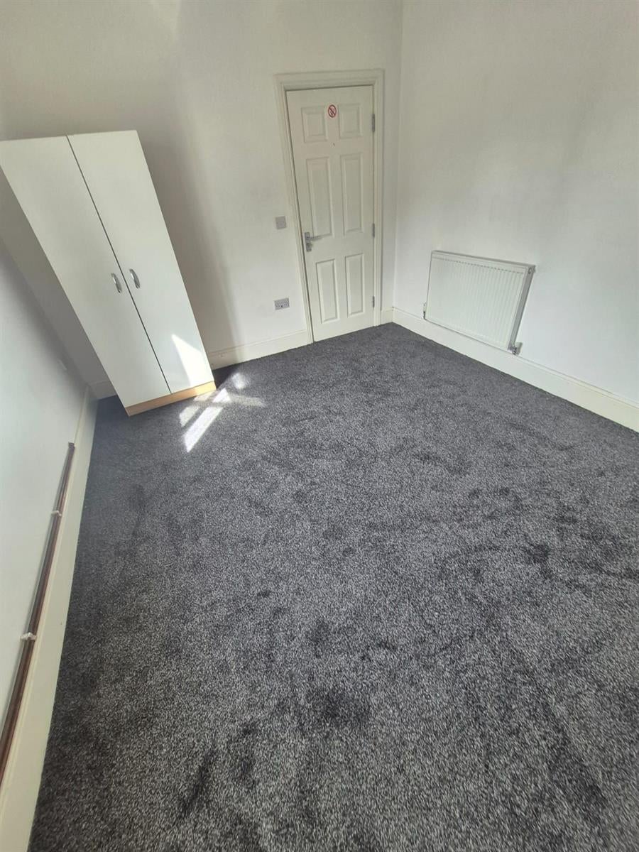 Room Bigham Road in Liverpool