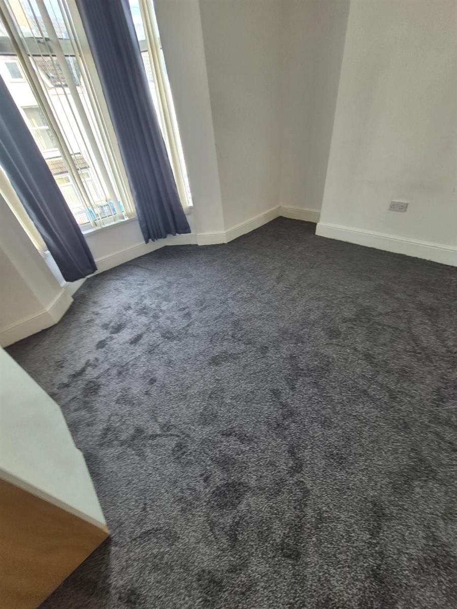 Room Bigham Road in Liverpool