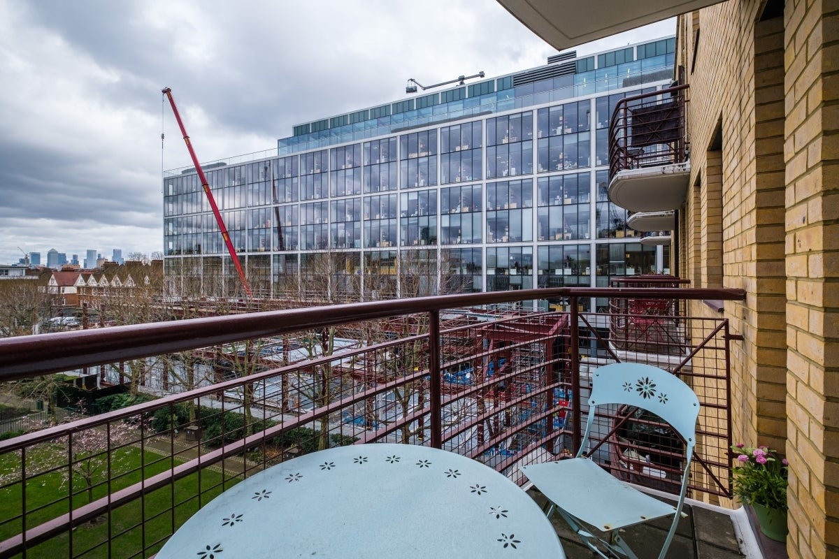Flat Spital Square in Greater London