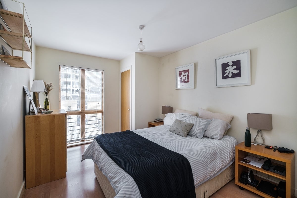 Flat Spital Square in Greater London