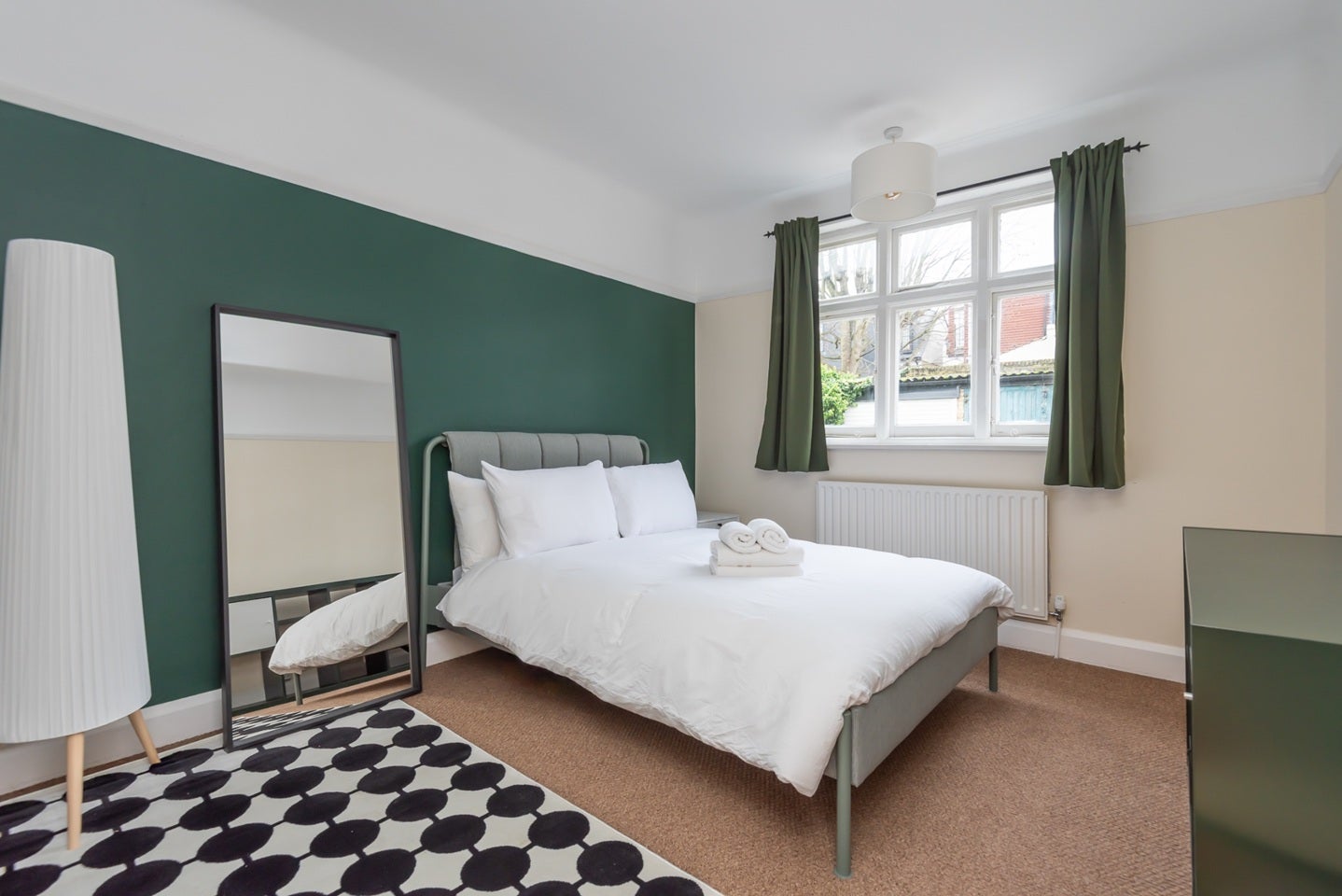 Flat Hamilton Road in Greater London