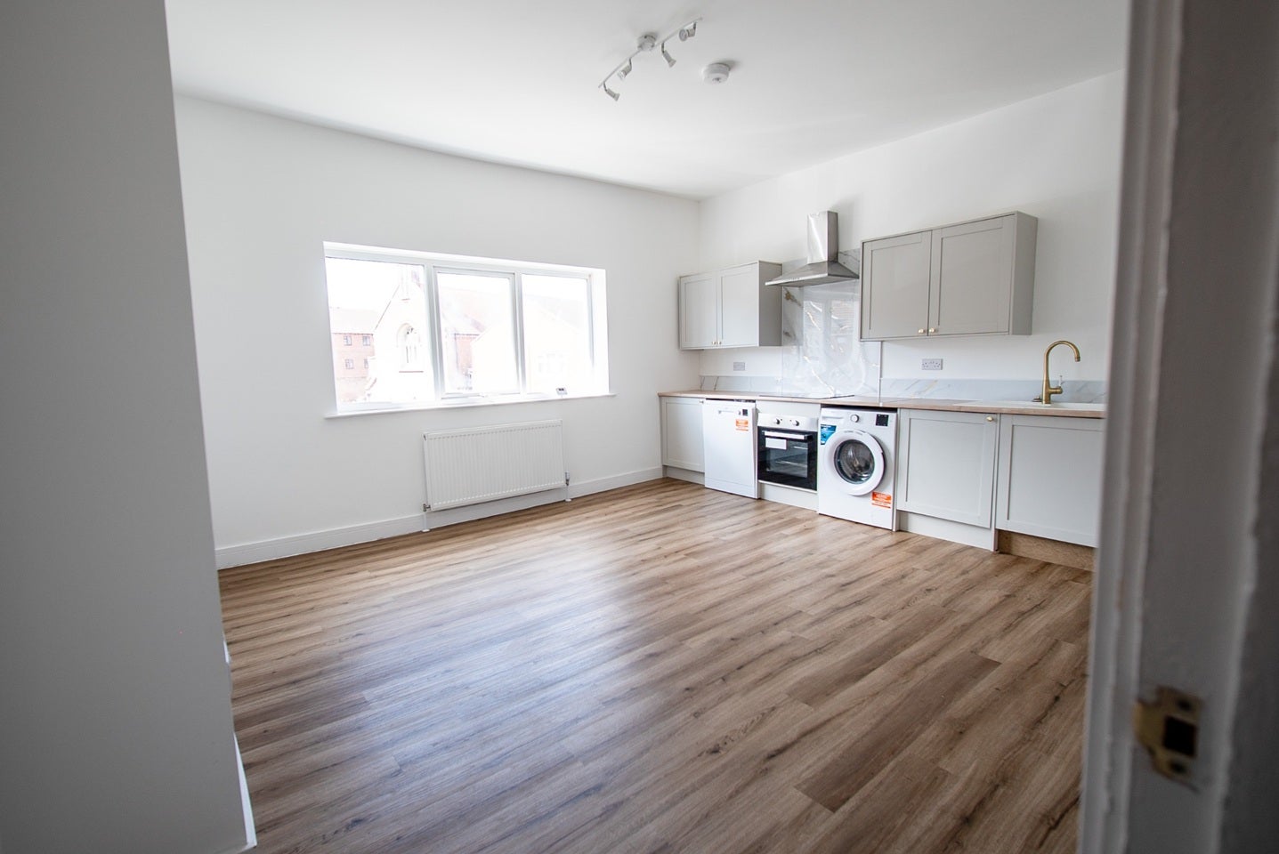 Flat Connaught Road in Portsmouth