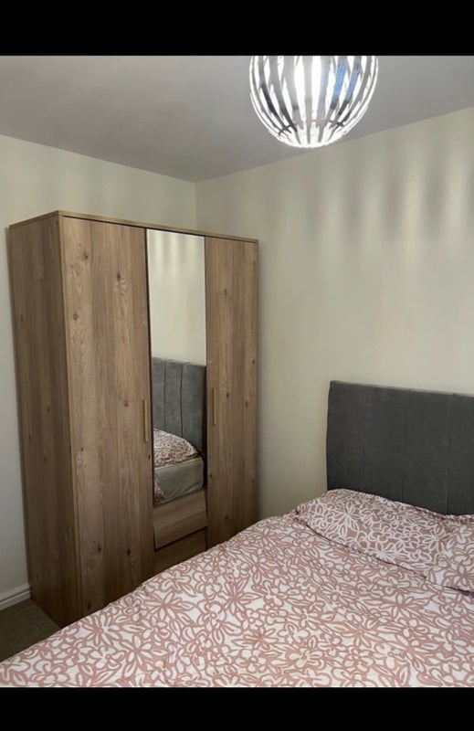 Room Barrowfield Road in Manchester