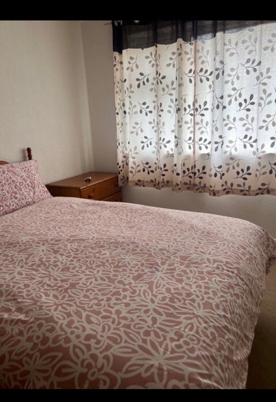 Room Barrowfield Road in Manchester