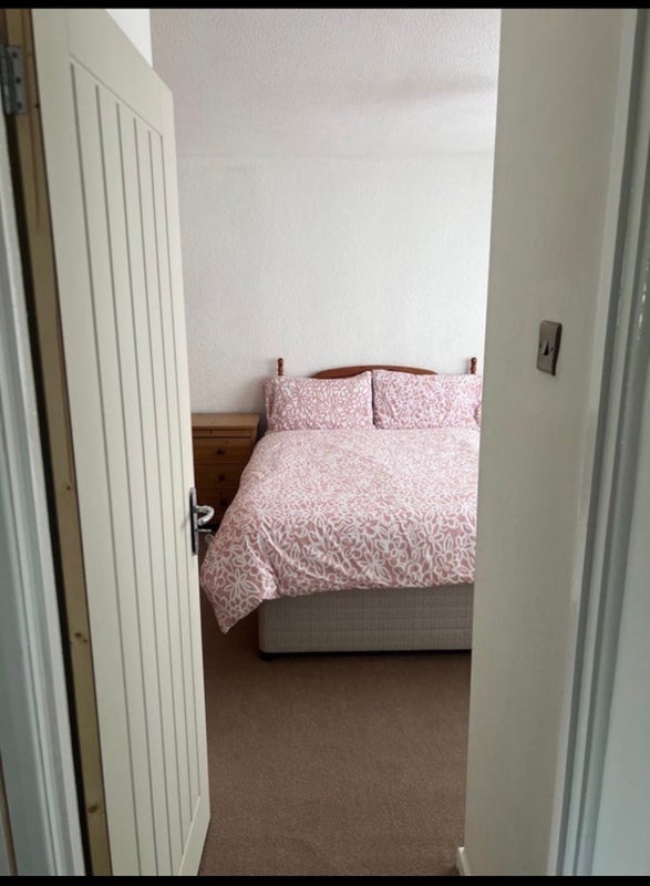 Room Barrowfield Road in Manchester