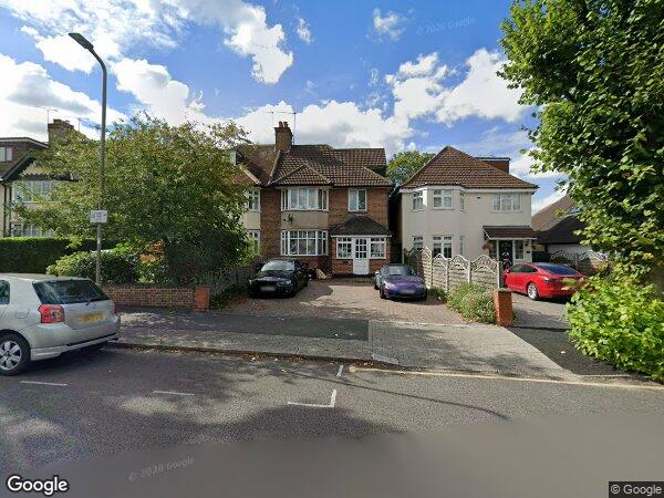 Flat Greenfield Gardens in Greater London