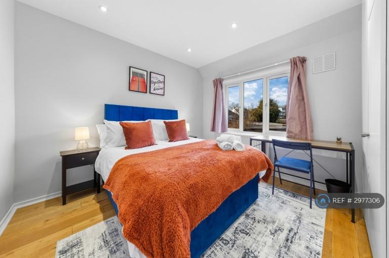 House Layfield Crescent in Greater London