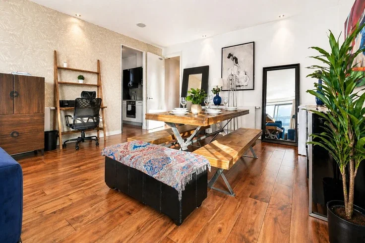 Flat Pentonville Road in Greater London
