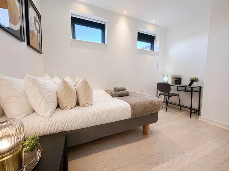 Flat Pentonville Road in Greater London