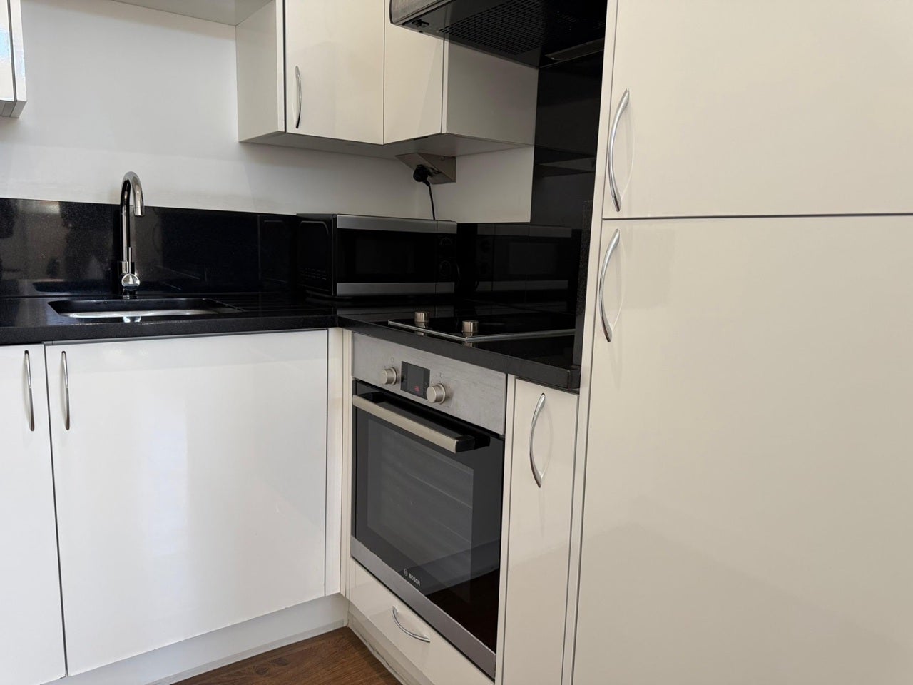 Flat Westbourne Court in Greater London