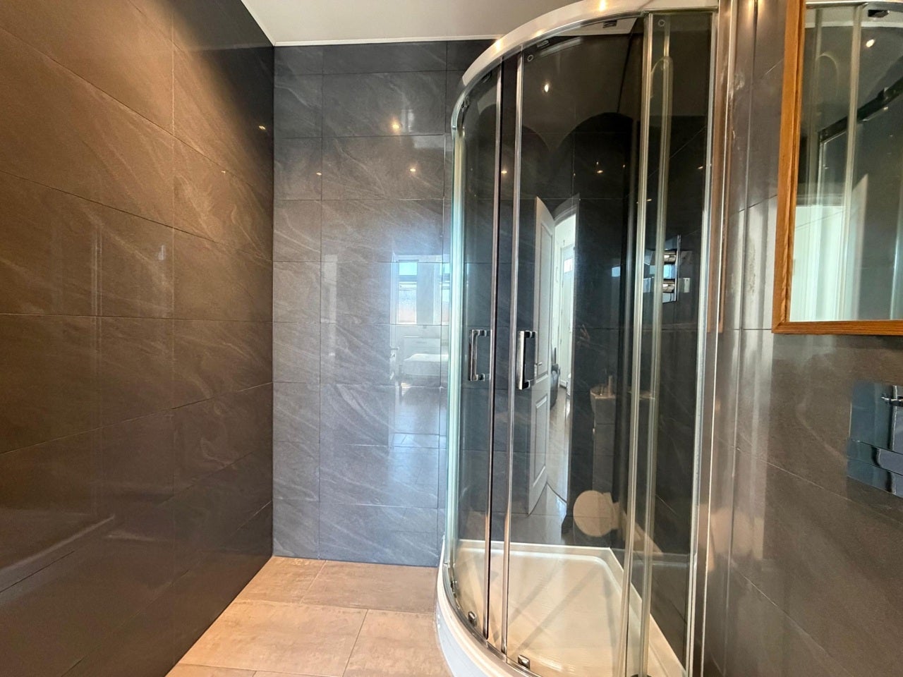 Flat Westbourne Court in Greater London