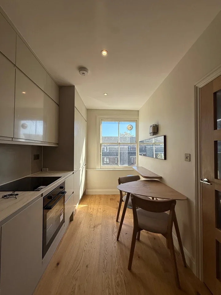 Flat Westbourne Park Road in Greater London