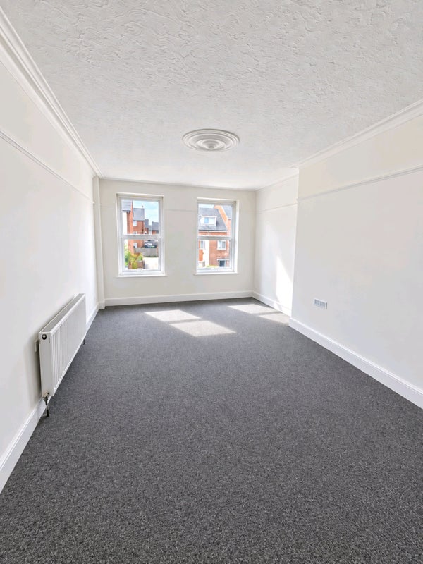 Room Oakfield Road in Liverpool