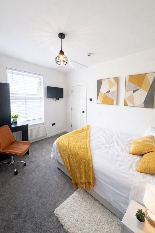 Room Marlborough Road in Gillingham
