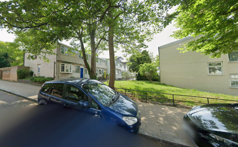 Flat Mayow Road in Greater London