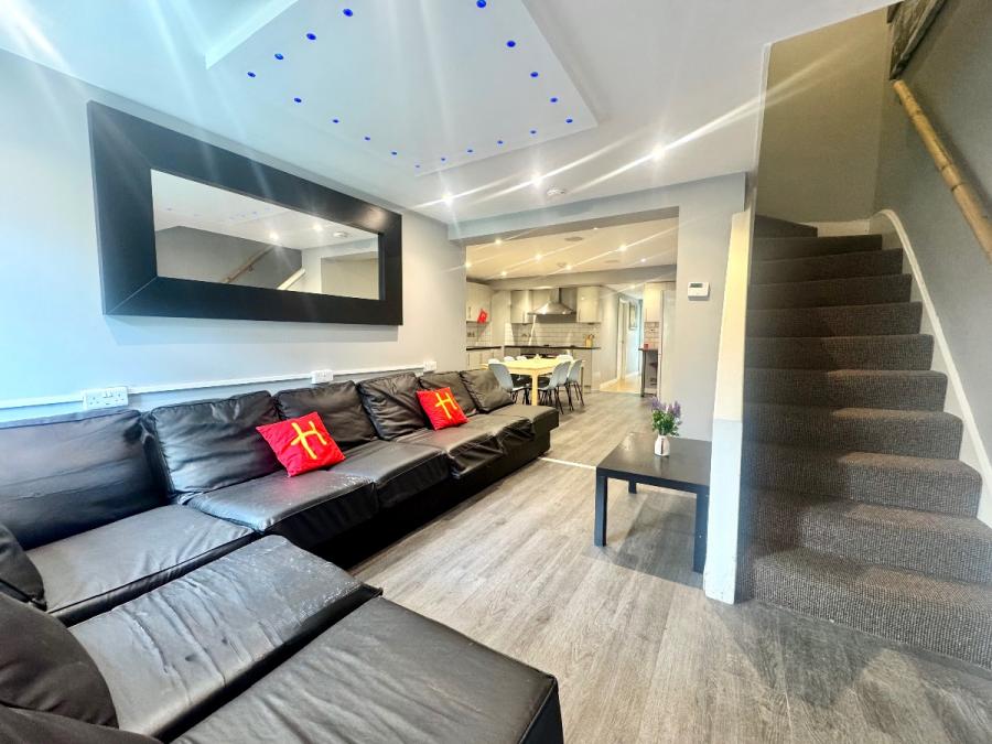 Room Tenterden Drive in Canterbury