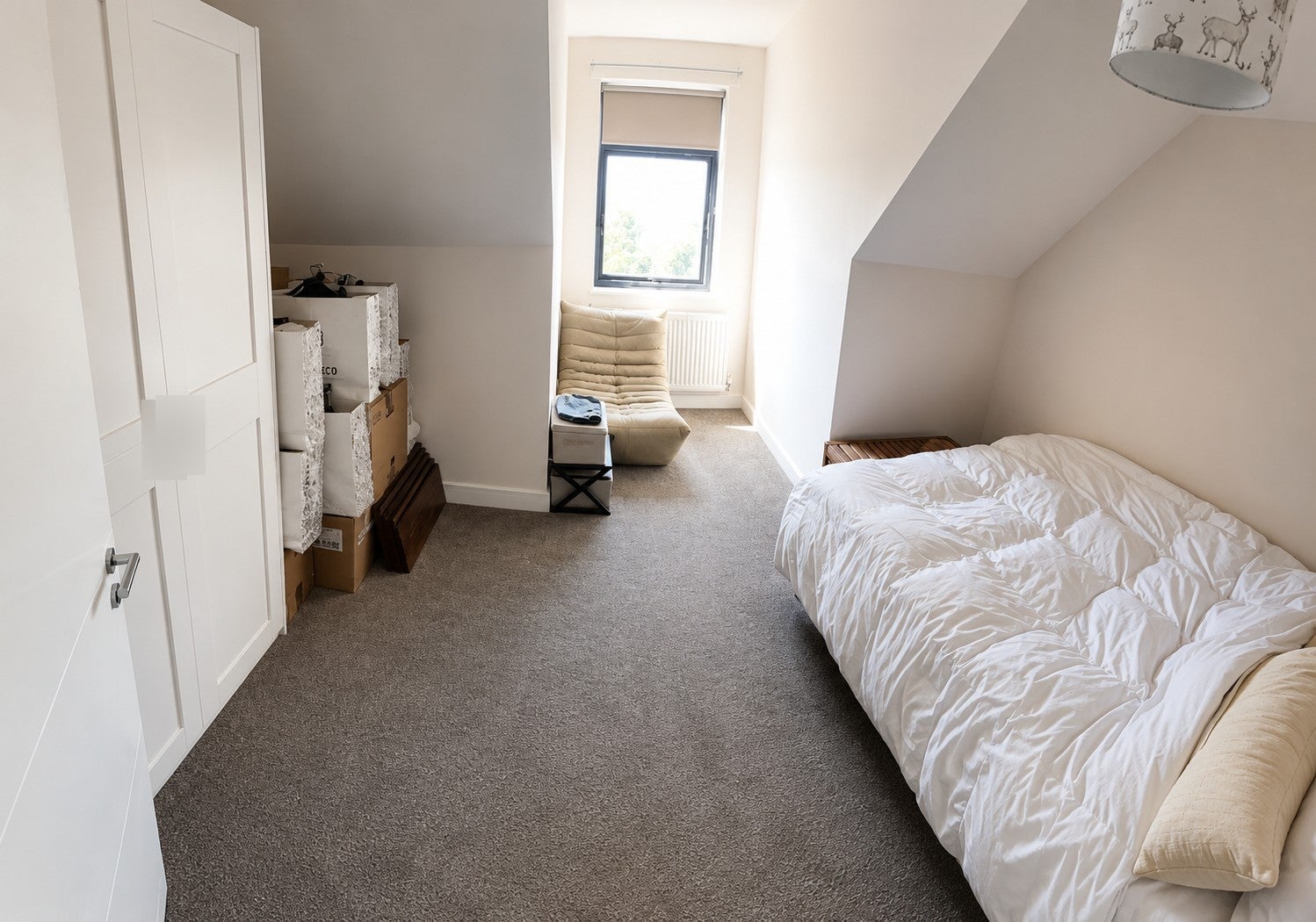 Flat Porcupine Close in Greater London