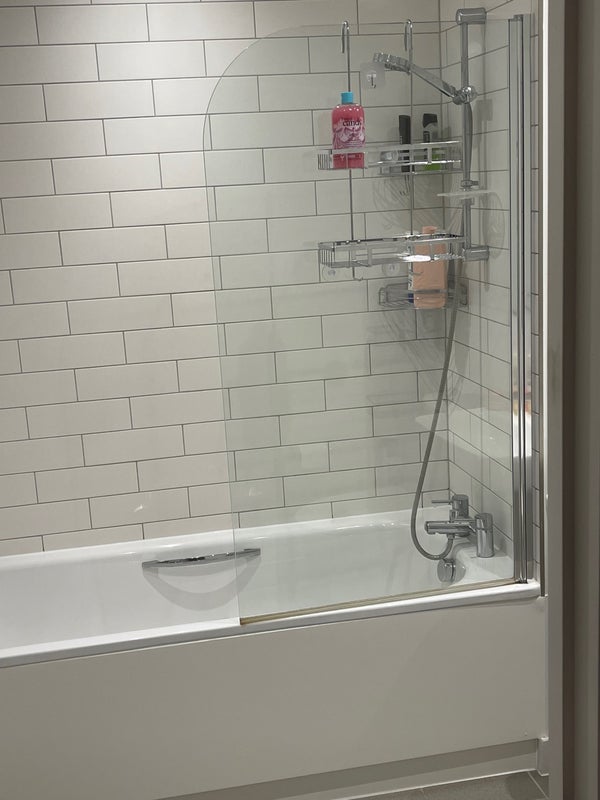 Room Fountain Park Way in Greater London