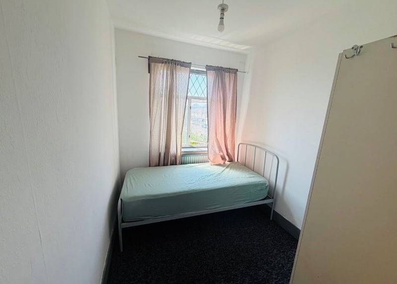Room Great Cambridge Road in Greater London