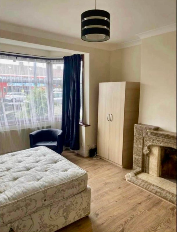 Room Great Cambridge Road in Greater London