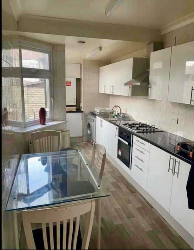 Room Great Cambridge Road in Greater London