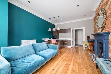 Flat Kings Road in Greater London