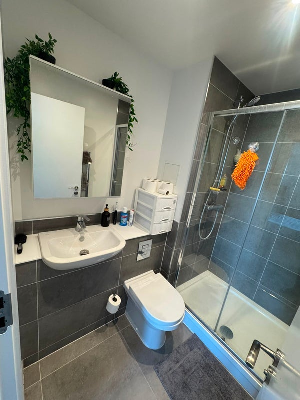 Room Norah Smyth Road in Greater London