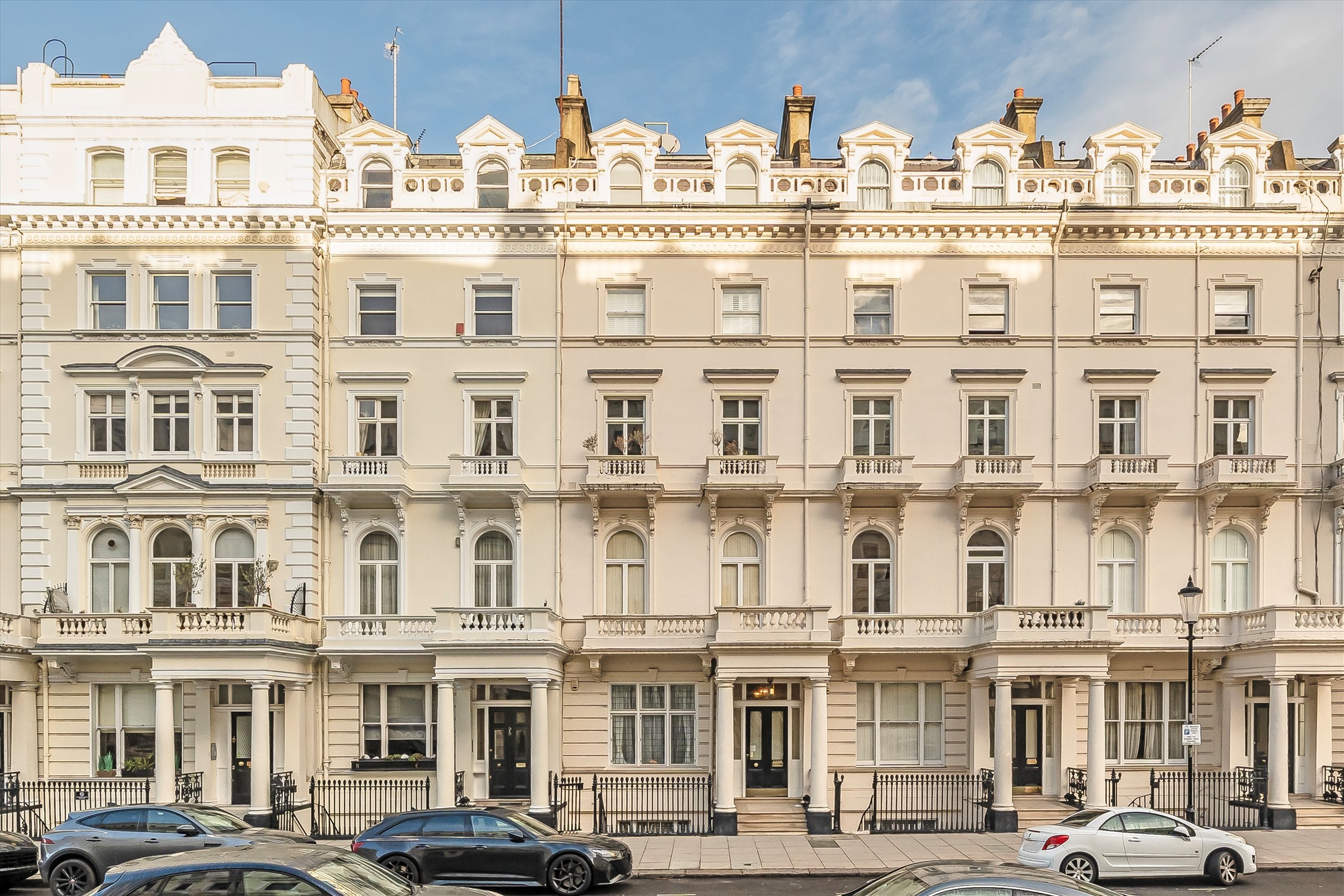 Flat Queen's Gate Terrace in Greater London